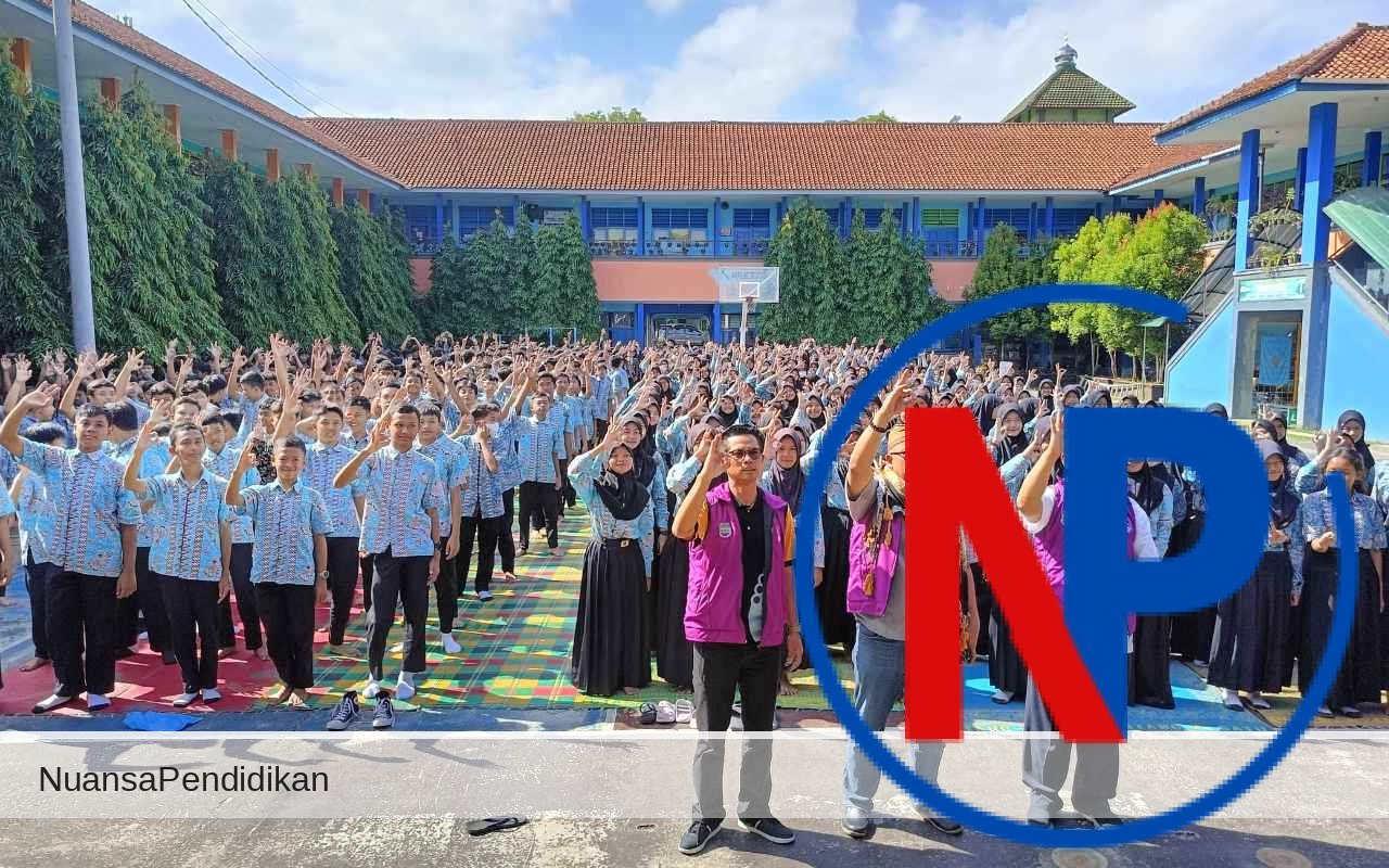 Sosialisasi Pencegahan Penyebaran HIVAIDS di SMPN 1 Ciamis Sosialisasi Pencegahan Penyebaran HIV/AIDS di SMPN 1 Ciamis