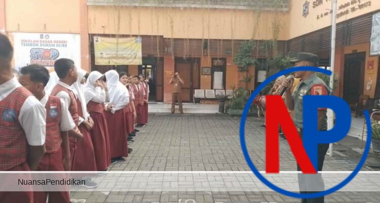 Peduli Pendidikan Disiplin: Babinsa Sambangi SDN Tembok Dukuh