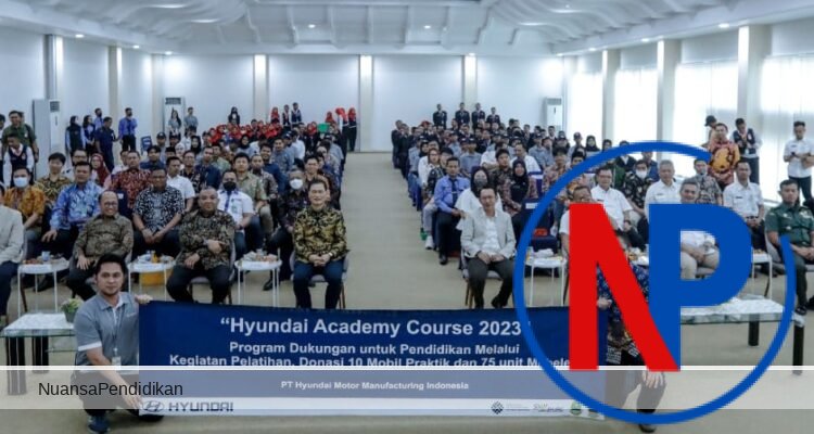 Beasiswa PT Hyundai Jadi Penyemangat Siswa Enyam Pendidikan