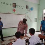 Polsek Banjar Kawal Pelaksanaan MBG Bagi Siswa di Sekolah Polsek Banjar Kawal Pelaksanaan MBG Bagi Siswa di Sekolah