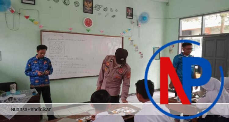 Polsek Banjar Kawal Pelaksanaan MBG Bagi Siswa di Sekolah Polsek Banjar Kawal Pelaksanaan MBG Bagi Siswa di Sekolah
